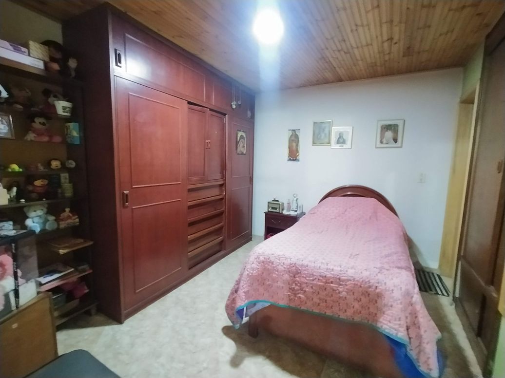 Casa de 8 alcobas en venta en San Isidro, Bogotá, 322 m² · foto 7 de 20