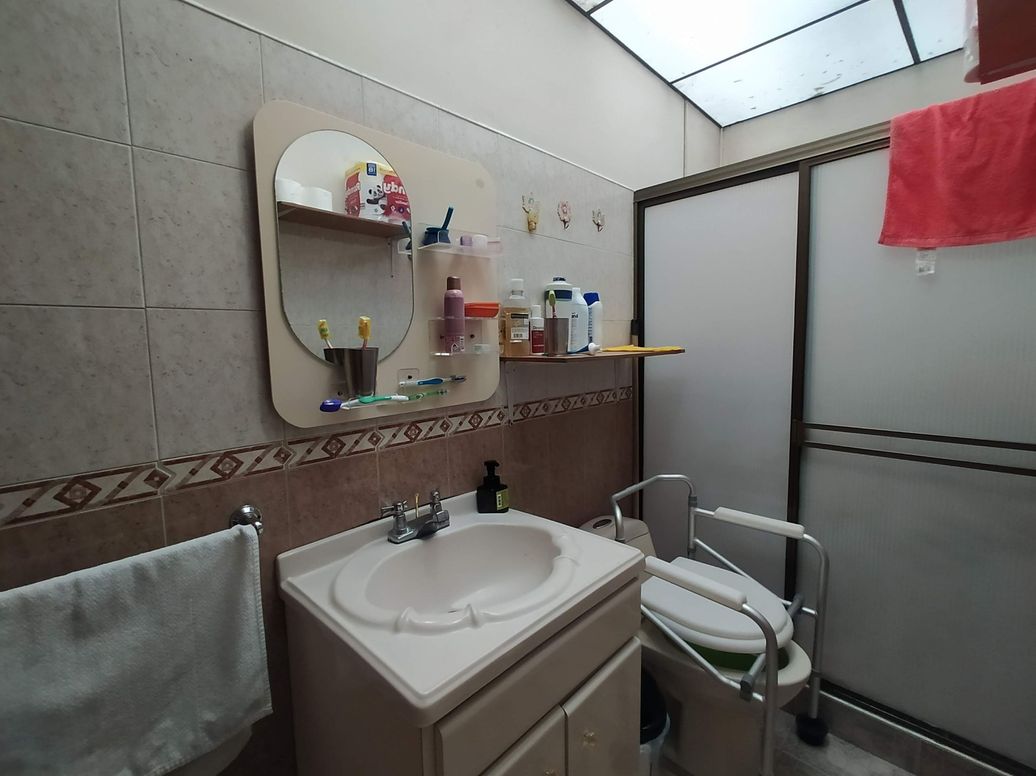 Casa de 8 alcobas en venta en San Isidro, Bogotá, 322 m² · foto 9 de 20