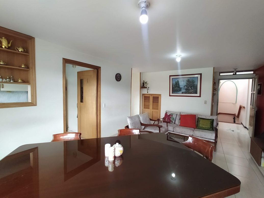 Casa de 8 alcobas en venta en San Isidro, Bogotá, 322 m² · foto 15 de 20