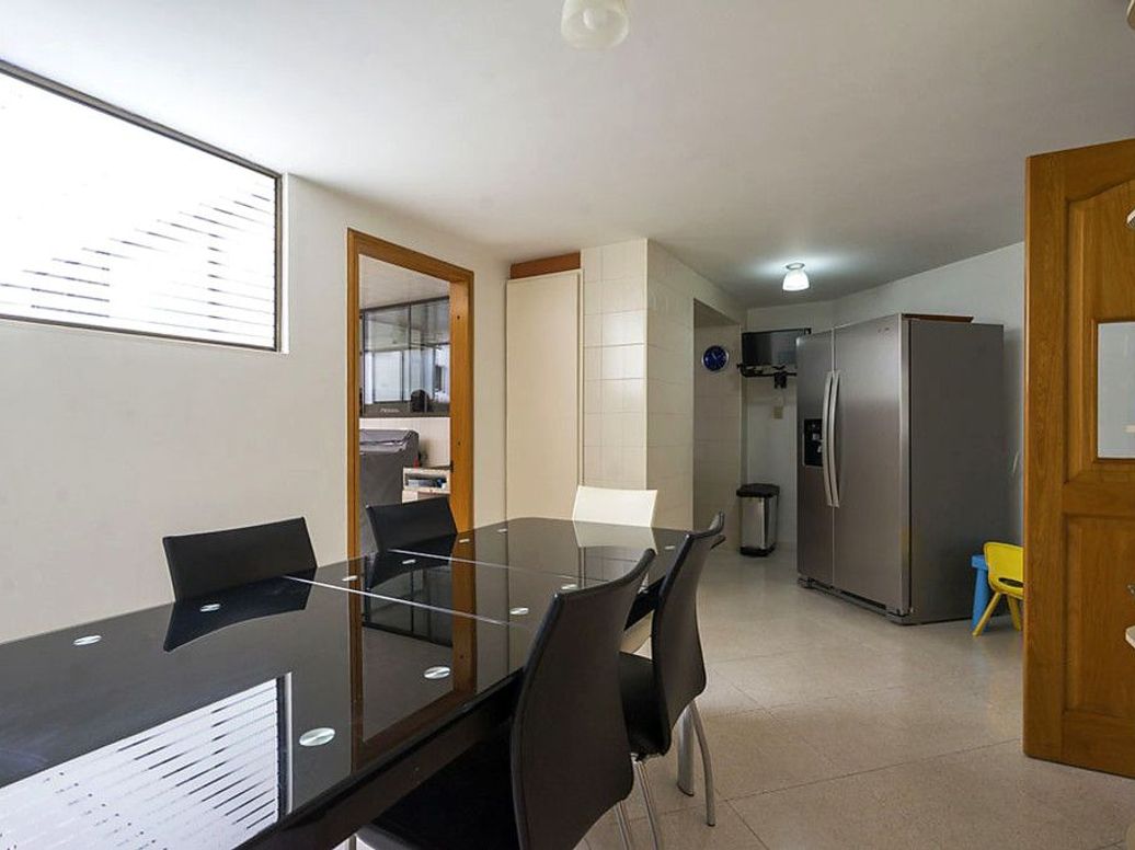 Apartamento de 3 alcobas en venta en Santa Barbara Occidental, Bogotá, 238 m² · foto 14 de 20