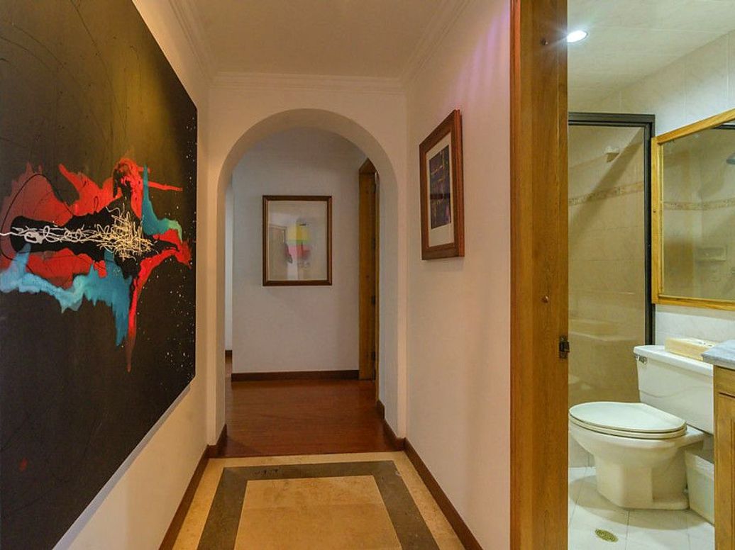 Apartamento de 3 alcobas en venta en Santa Barbara Occidental, Bogotá, 238 m² · foto 17 de 20