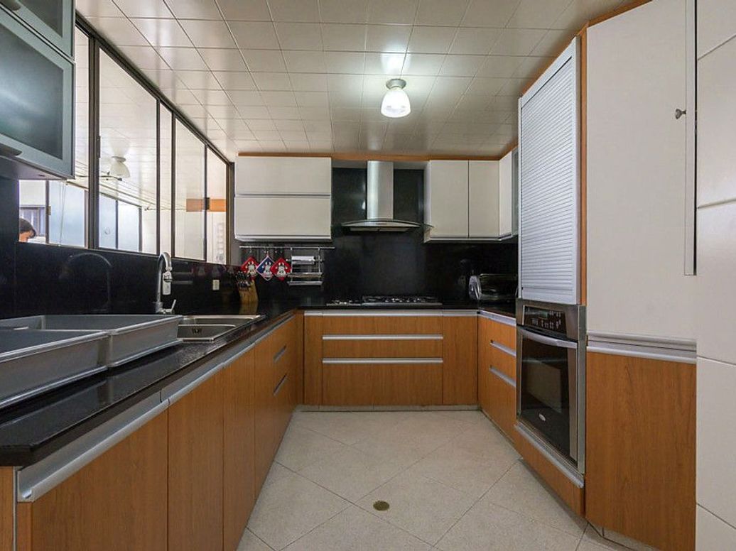 Apartamento de 3 alcobas en venta en Santa Barbara Occidental, Bogotá, 238 m² · foto 11 de 20