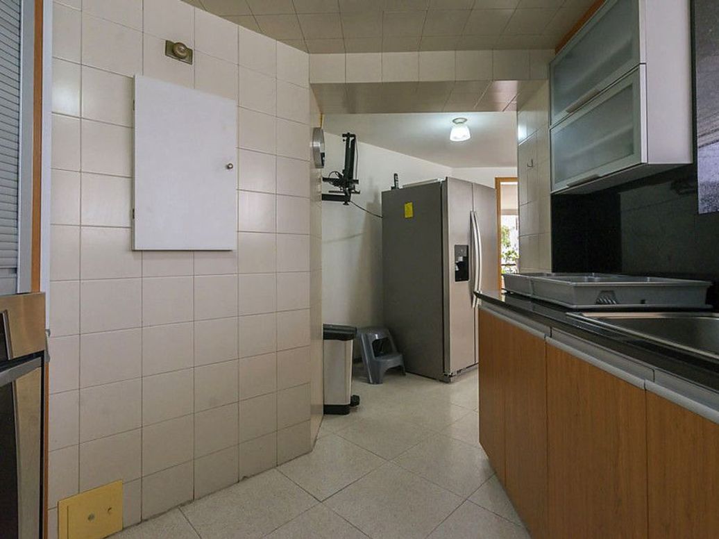 Apartamento de 3 alcobas en venta en Santa Barbara Occidental, Bogotá, 238 m² · foto 12 de 20