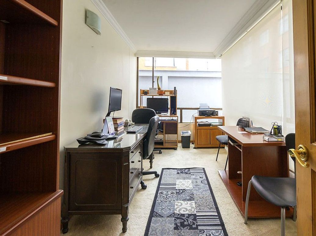 Apartamento de 3 alcobas en venta en Santa Barbara Occidental, Bogotá, 238 m² · foto 8 de 20