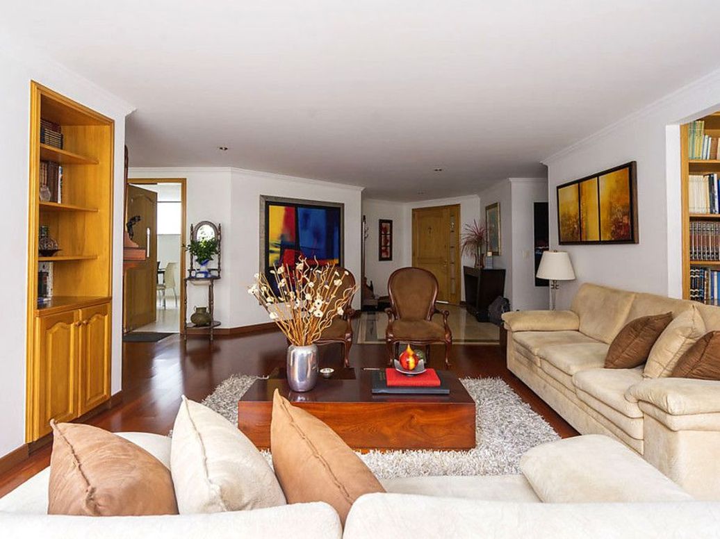 Apartamento de 3 alcobas en venta en Santa Barbara Occidental, Bogotá, 238 m² · foto 3 de 20