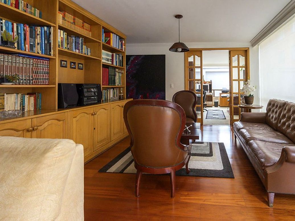 Apartamento de 3 alcobas en venta en Santa Barbara Occidental, Bogotá, 238 m² · foto 7 de 20