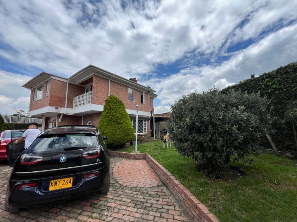 Casa de 4 alcobas en venta en Casa Blanca, Bogotá, 839 m² · foto 3 de 20