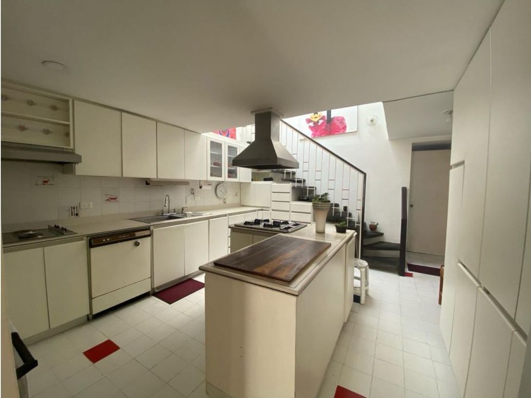 Casa de 5 alcobas en venta en El Contador, Bogotá, 331 m² · foto 14 de 20