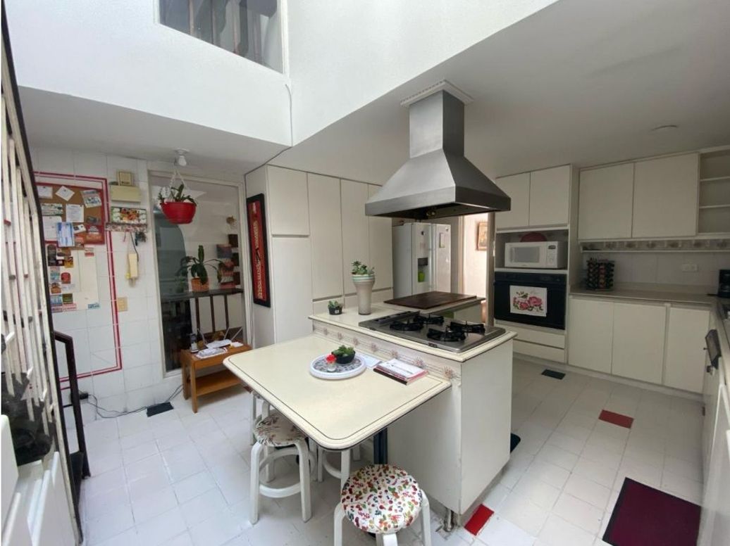 Casa de 5 alcobas en venta en El Contador, Bogotá, 331 m² · foto 17 de 20