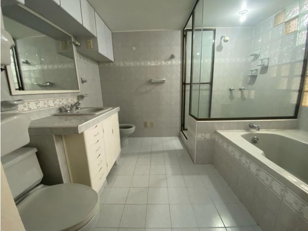 Casa de 5 alcobas en venta en El Contador, Bogotá, 331 m² · foto 15 de 20