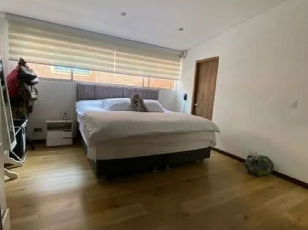 Casa de 4 alcobas en venta en Santa Barbara Central, Bogotá, 250 m² · foto 9 de 12