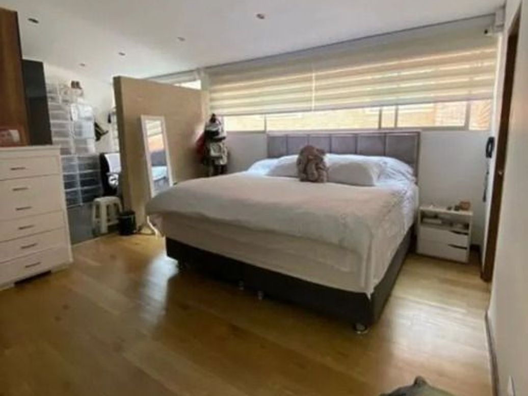 Casa de 4 alcobas en venta en Santa Barbara Central, Bogotá, 250 m² · foto 8 de 12