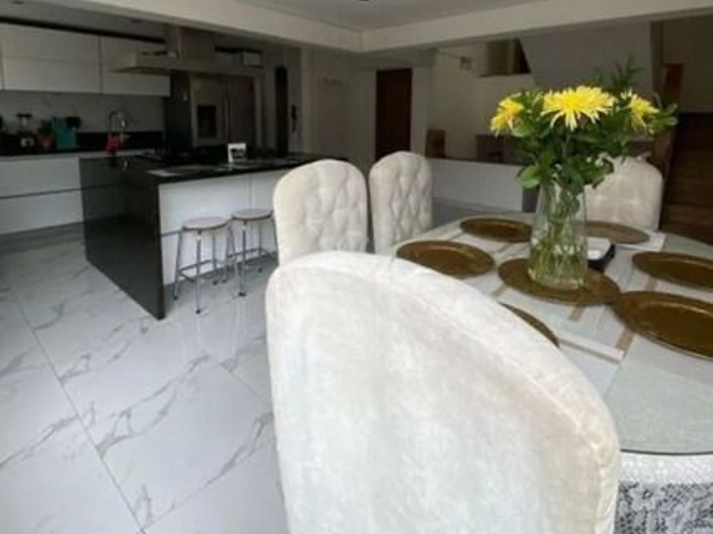 Casa de 4 alcobas en venta en Santa Barbara Central, Bogotá, 250 m² · foto 5 de 12