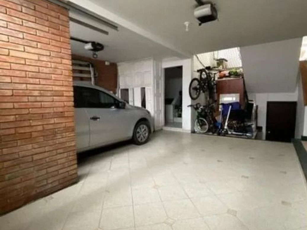 Casa de 4 alcobas en venta en Santa Barbara Central, Bogotá, 250 m² · foto 7 de 12