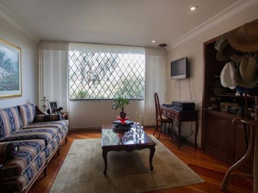 Apartamento de 1 alcoba en venta en Bosque De Pinos, Bogotá, 211 m² · foto 2 de 11
