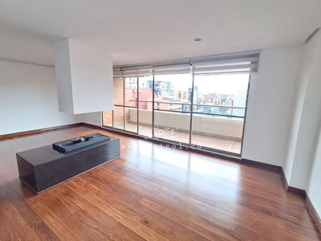 Apartamento de 3 alcobas en venta en Los Alpes, Bogotá, 140 m² · foto 2 de 17