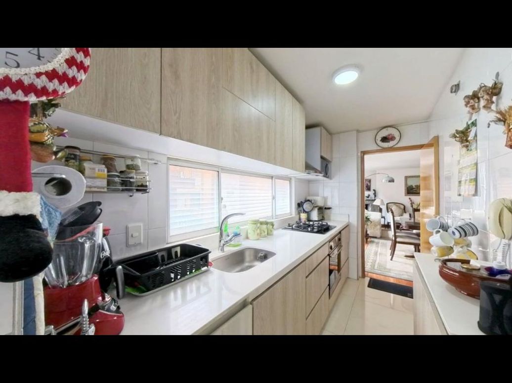 Apartamento de 3 alcobas en venta en Santa Barbara, Bogotá, 107 m² · foto 2 de 20