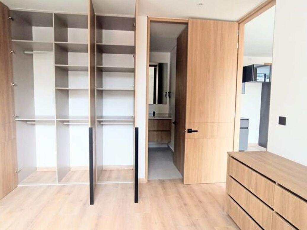 Apartamento de 2 alcobas en venta en Chico Norte Et. Iii, Bogotá, 58 m² · foto 8 de 17