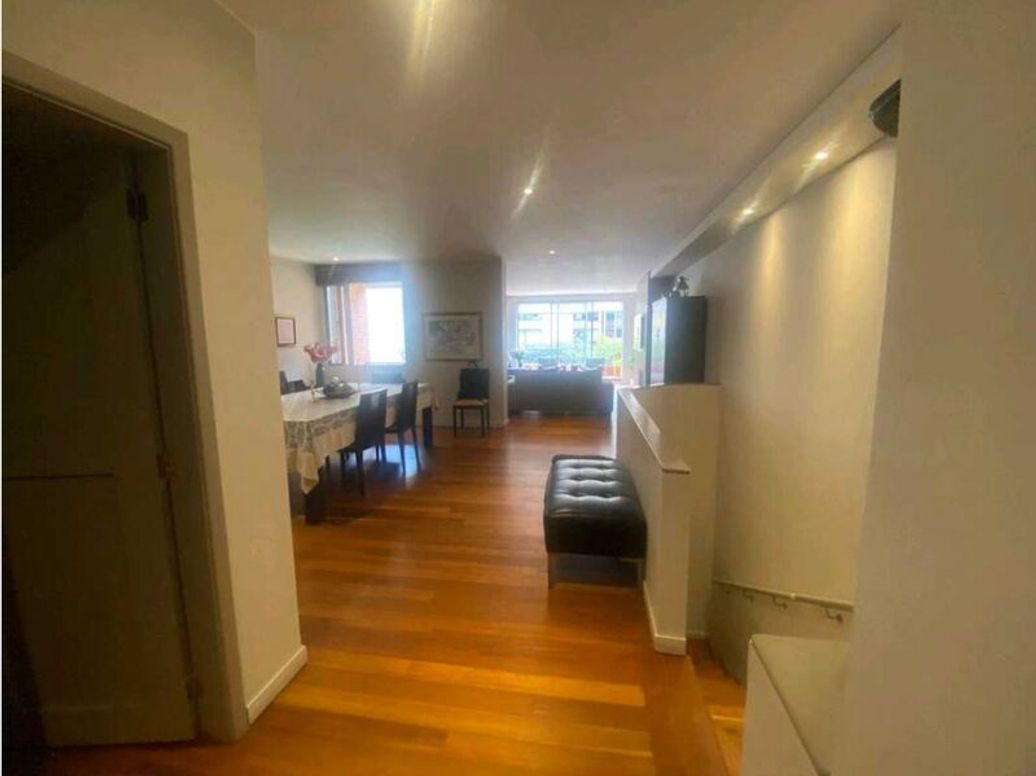 Apartamento de 3 alcobas en venta en El Refugio, Bogotá, 183 m² · foto 4 de 20