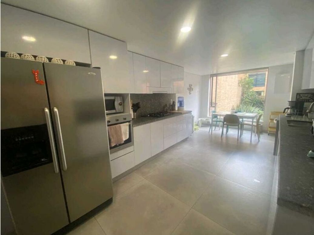 Apartamento de 3 alcobas en venta en El Refugio, Bogotá, 183 m² · foto 11 de 20