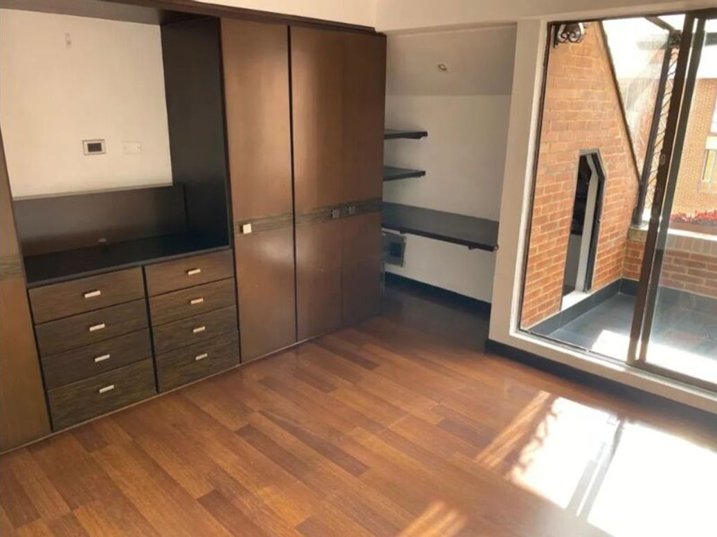 Apartamento de 3 alcobas en venta en San Patricio, Bogotá, 209 m² · foto 8 de 11