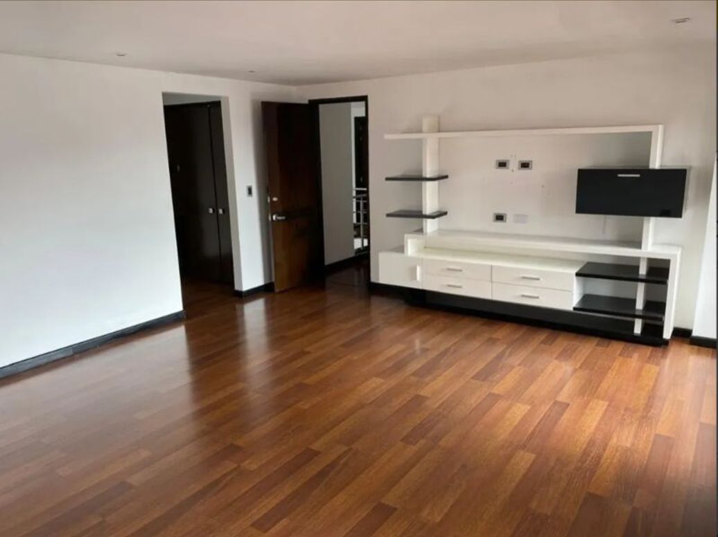 Apartamento de 3 alcobas en venta en San Patricio, Bogotá, 209 m² · foto 6 de 11