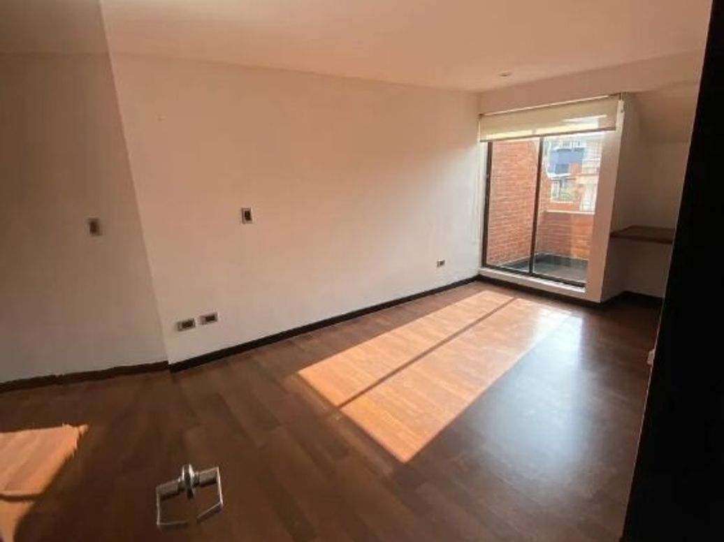 Apartamento de 3 alcobas en venta en San Patricio, Bogotá, 209 m² · foto 2 de 11