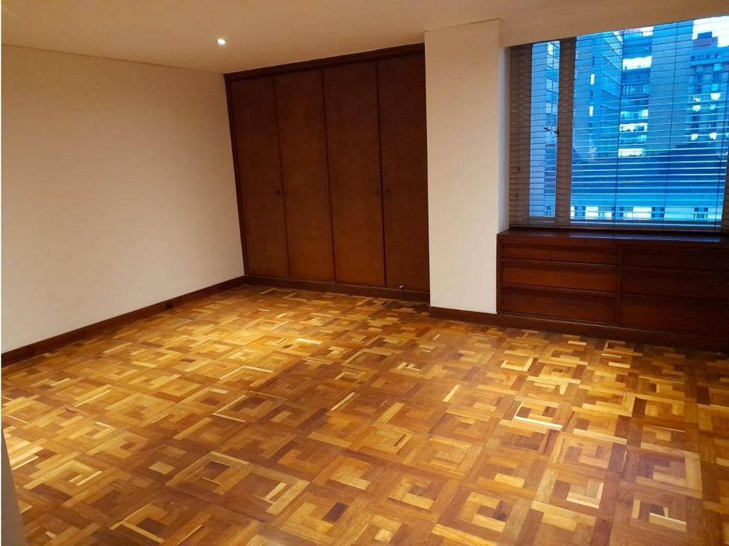 Apartamento de 3 alcobas en venta en Centro Internacional, Bogotá, 238 m² · foto 9 de 9