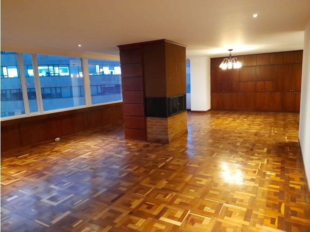 Apartamento de 3 alcobas en venta en Centro Internacional, Bogotá, 238 m² · foto 2 de 9