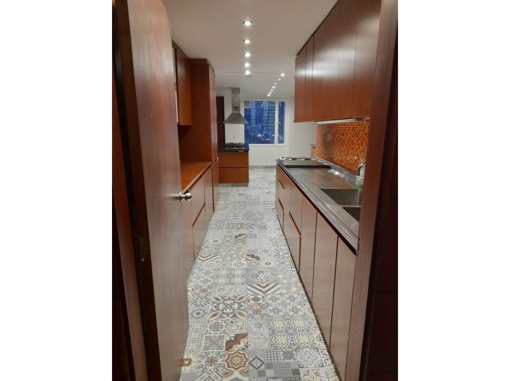 Apartamento de 3 alcobas en venta en Centro Internacional, Bogotá, 238 m² · foto 4 de 9