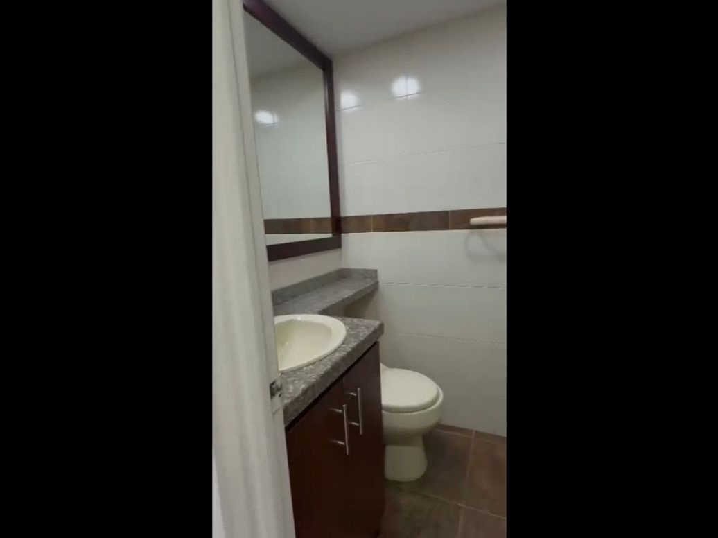 Apartamento de 3 alcobas en venta en Quinta Paredes, Bogotá, 114 m² · foto 9 de 17