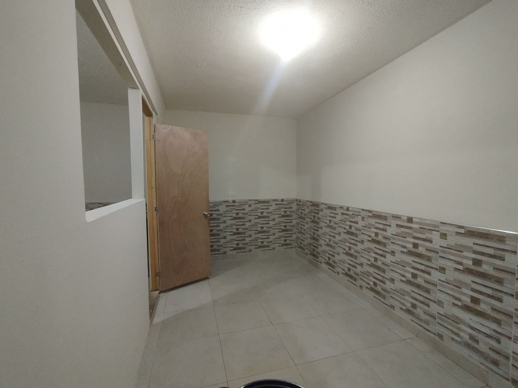 Casa de 6 alcobas en venta en San Fernando Occidental, Bogotá, 297 m² · foto 2 de 20