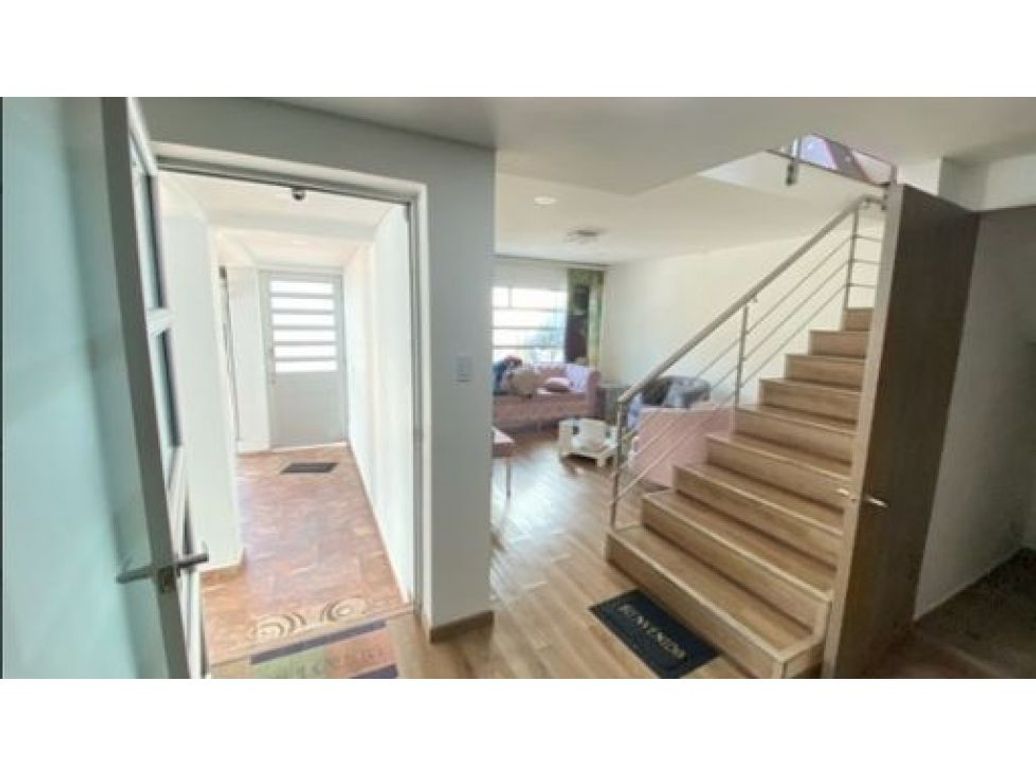 Casa de 4 alcobas en venta en Modelia, Bogotá, 330 m² · foto 3 de 10