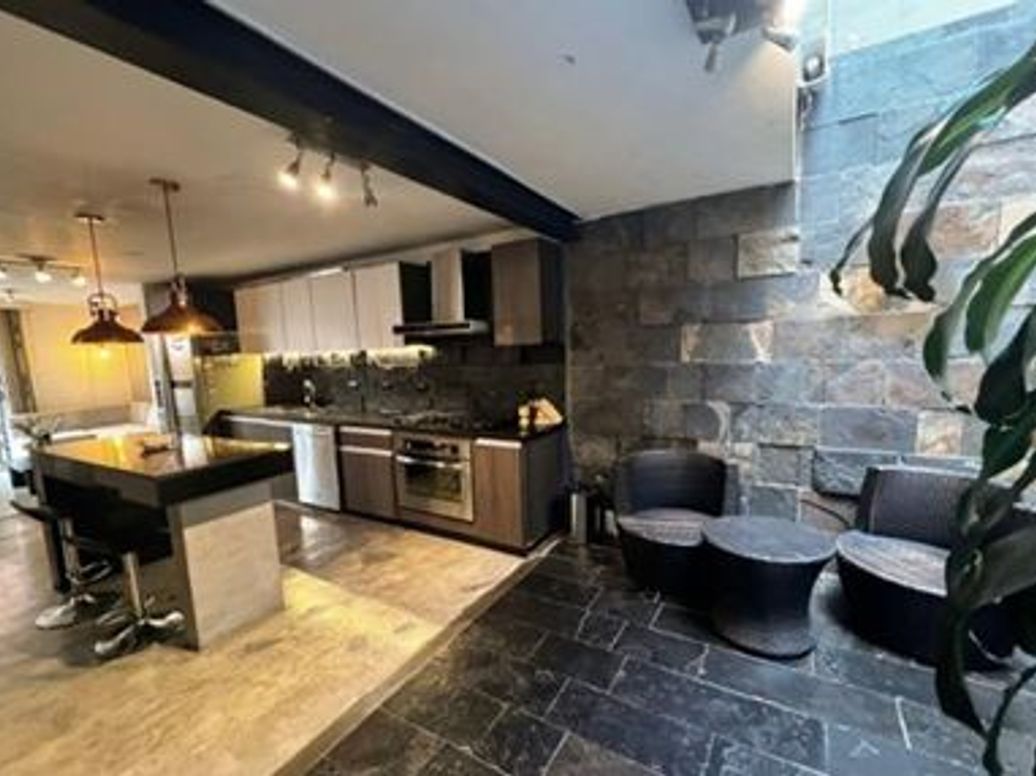 Casa de 6 alcobas en venta en Pardo Rubio, Bogotá, 480 m² · foto 2 de 20