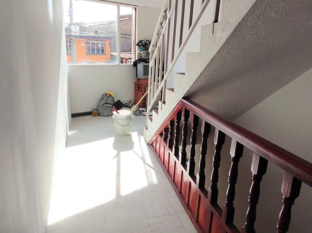 Casa de 10 alcobas en venta en Marly, Bogotá, 315 m² · foto 3 de 12