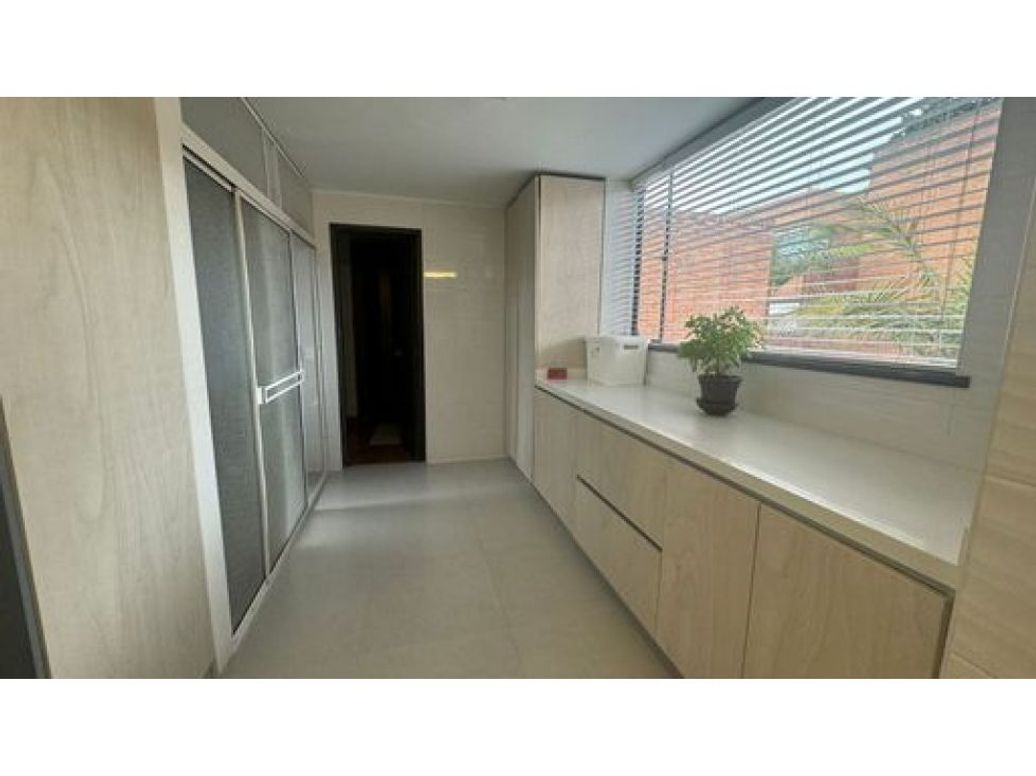 Apartamento de 3 alcobas en venta en Cerros De Suba, Bogotá, 300 m² · foto 3 de 20