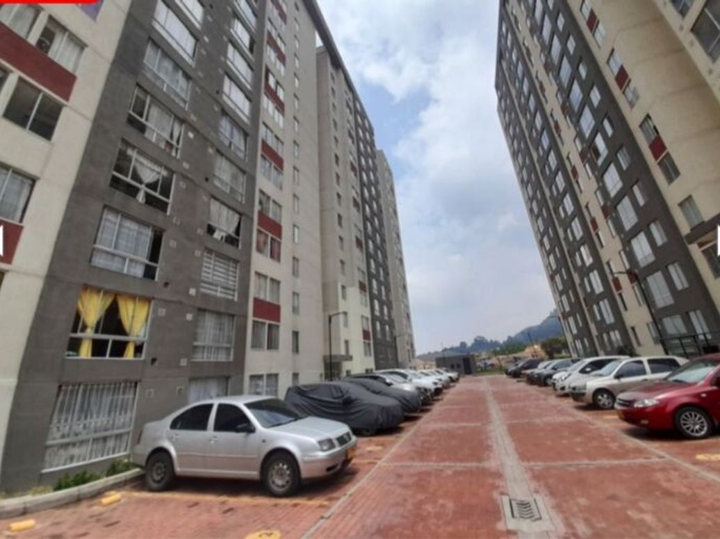 Apartamento de 3 alcobas en venta en La Andrea, Bogotá, 53 m² · foto 2 de 13