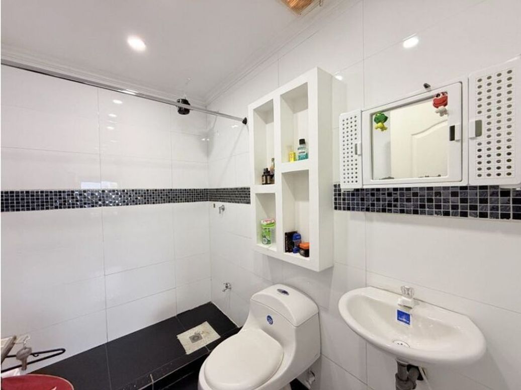 Casa de 5 alcobas en venta en Tunjuelito, Bogotá, 200 m² · foto 2 de 20