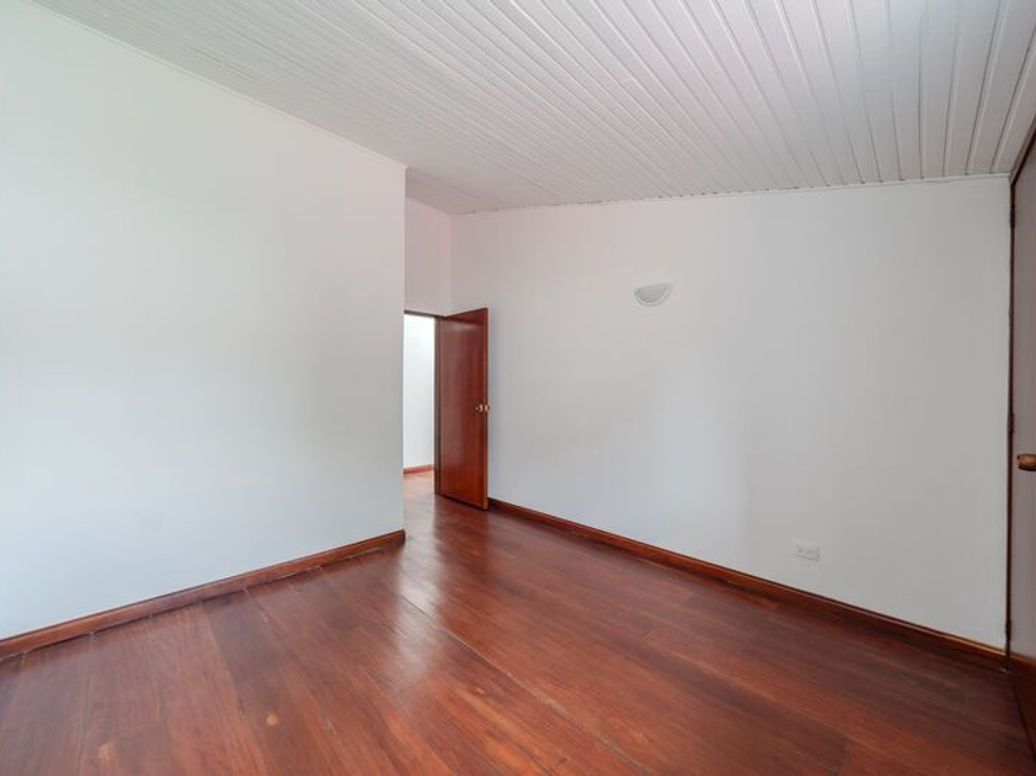 Casa de 4 alcobas en venta en Estoril, Bogotá, 248 m² · foto 9 de 20