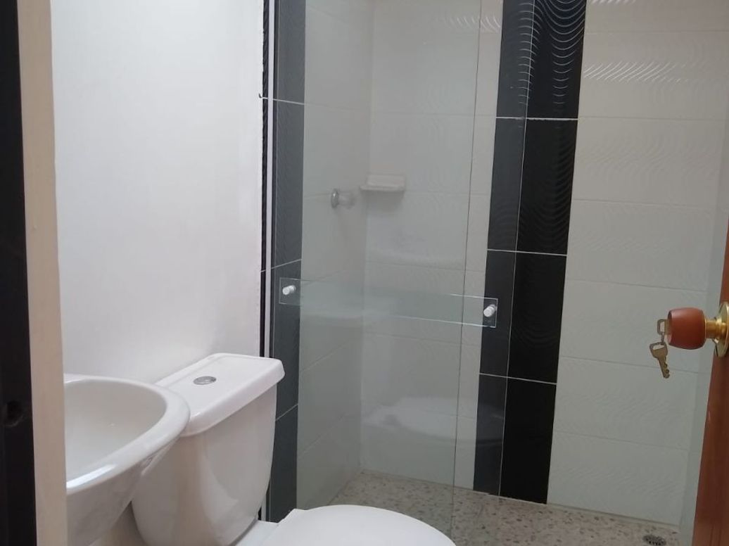 Casa de 6 alcobas en venta en Paris, Bogotá, 140 m² · foto 13 de 14