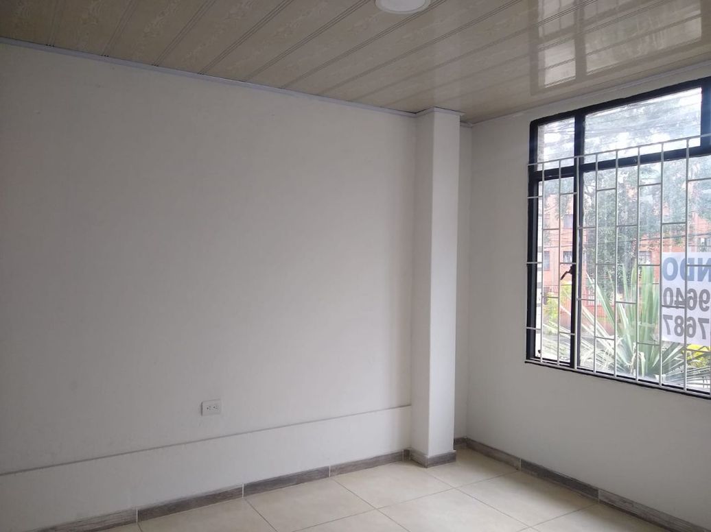 Casa de 6 alcobas en venta en Paris, Bogotá, 140 m² · foto 4 de 14