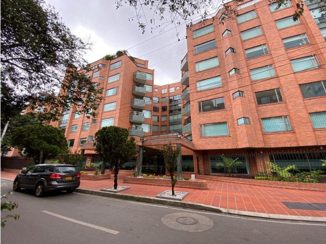 Apartamento de 4 alcobas en venta en La Carolina, Bogotá, 240 m² · foto 3 de 20