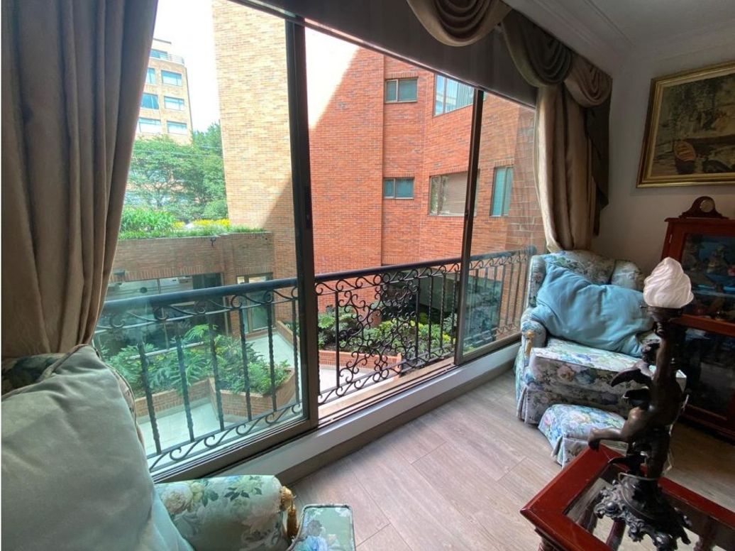 Apartamento de 4 alcobas en venta en La Carolina, Bogotá, 240 m² · foto 19 de 20