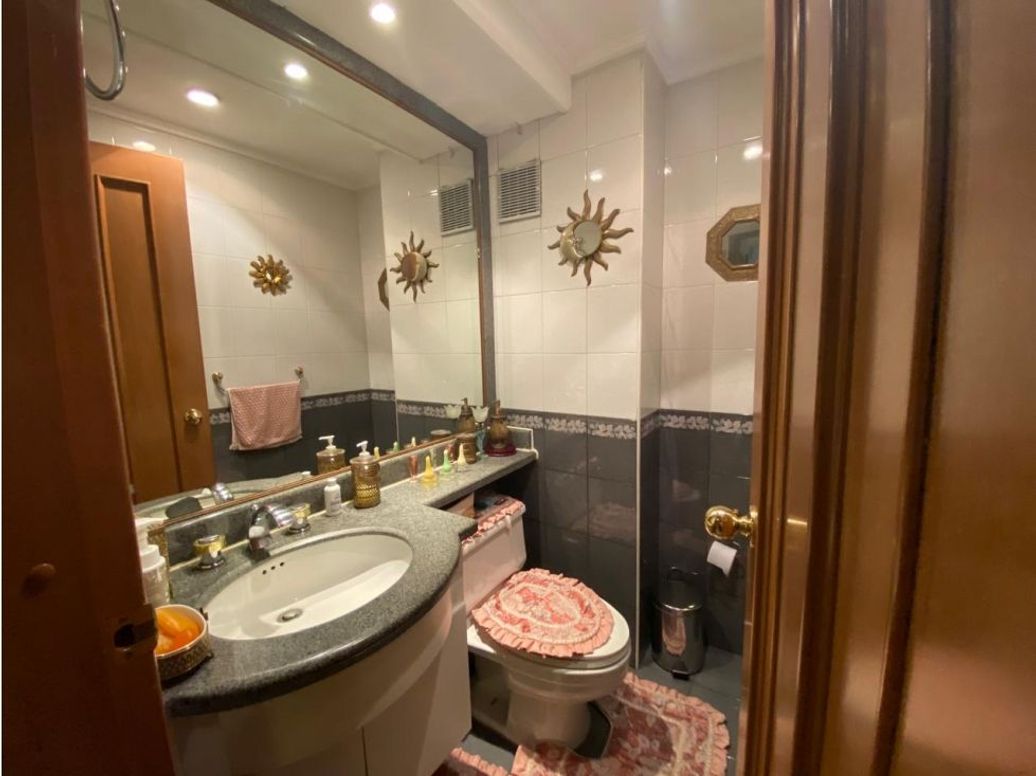 Apartamento de 4 alcobas en venta en La Carolina, Bogotá, 240 m² · foto 12 de 20