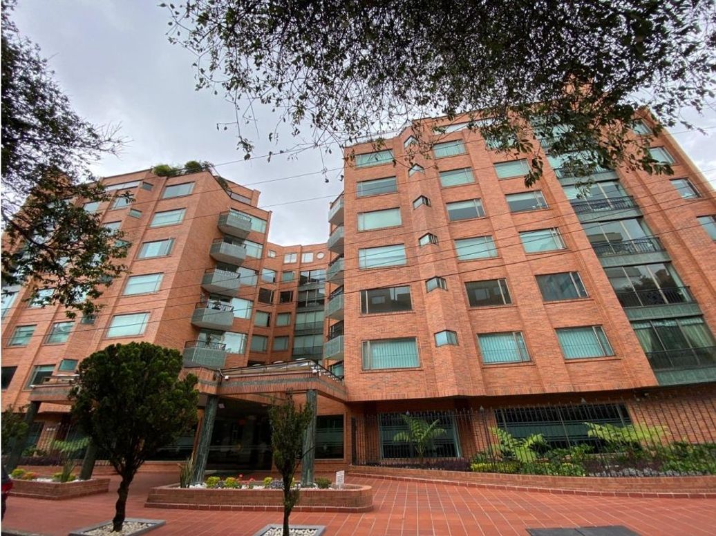 Apartamento de 4 alcobas en venta en La Carolina, Bogotá, 240 m² · foto 2 de 20