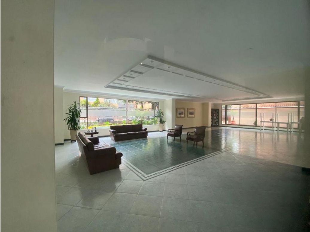 Apartamento de 4 alcobas en venta en La Carolina, Bogotá, 240 m² · foto 8 de 20
