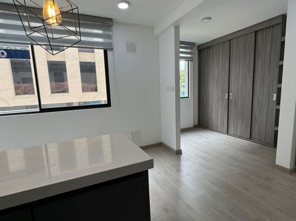 Apartamento de 1 alcoba en venta en El Plan, Bogotá, 35 m² · foto 2 de 15