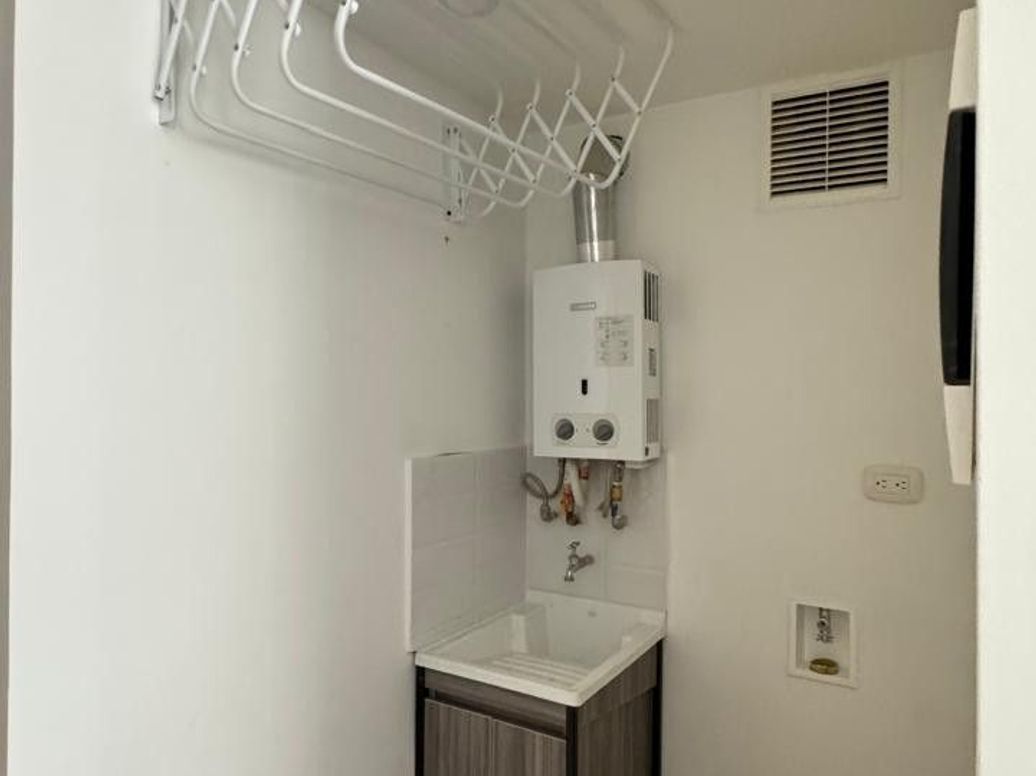 Apartamento de 1 alcoba en venta en El Plan, Bogotá, 35 m² · foto 13 de 15