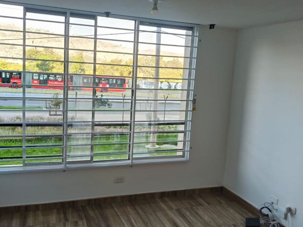 Apartamento de 3 alcobas en venta en La Picota, Bogotá, 51 m² · foto 2 de 10