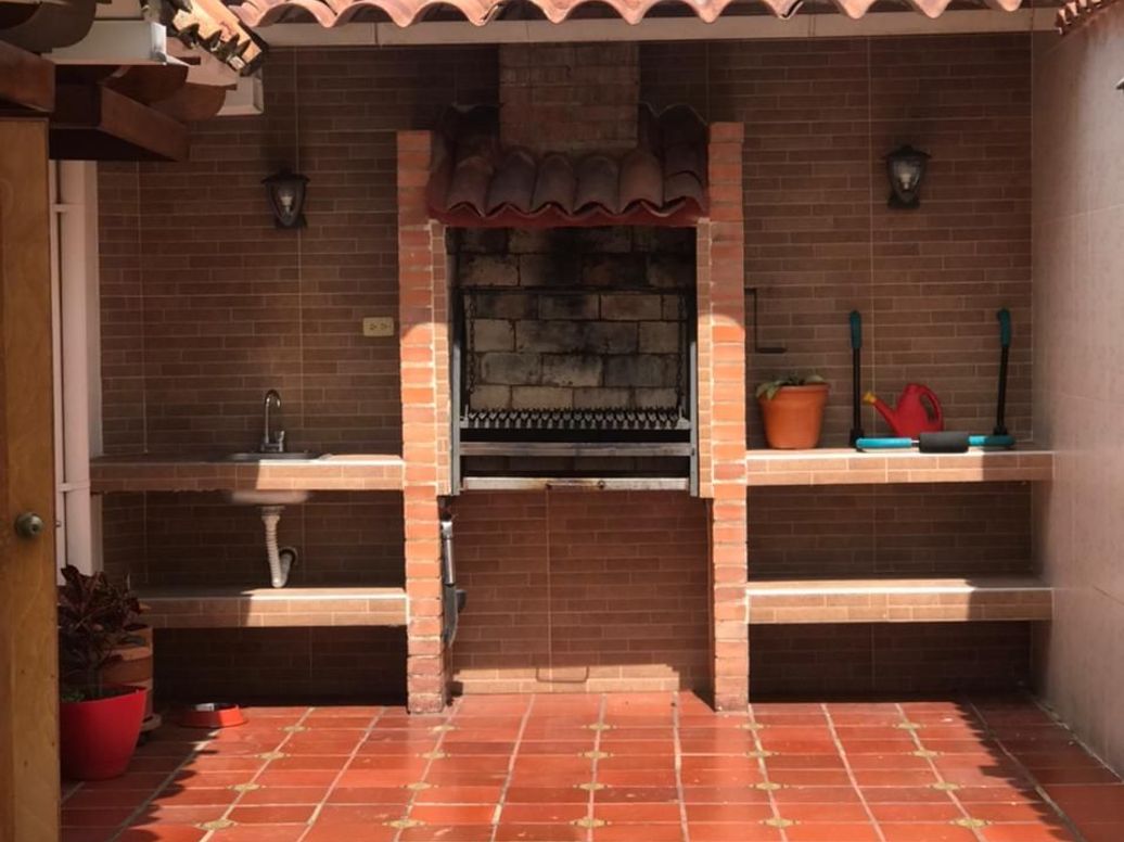 Casa de 5 alcobas en venta en Cedro Narvaez, Bogotá, 220 m² · foto 18 de 20